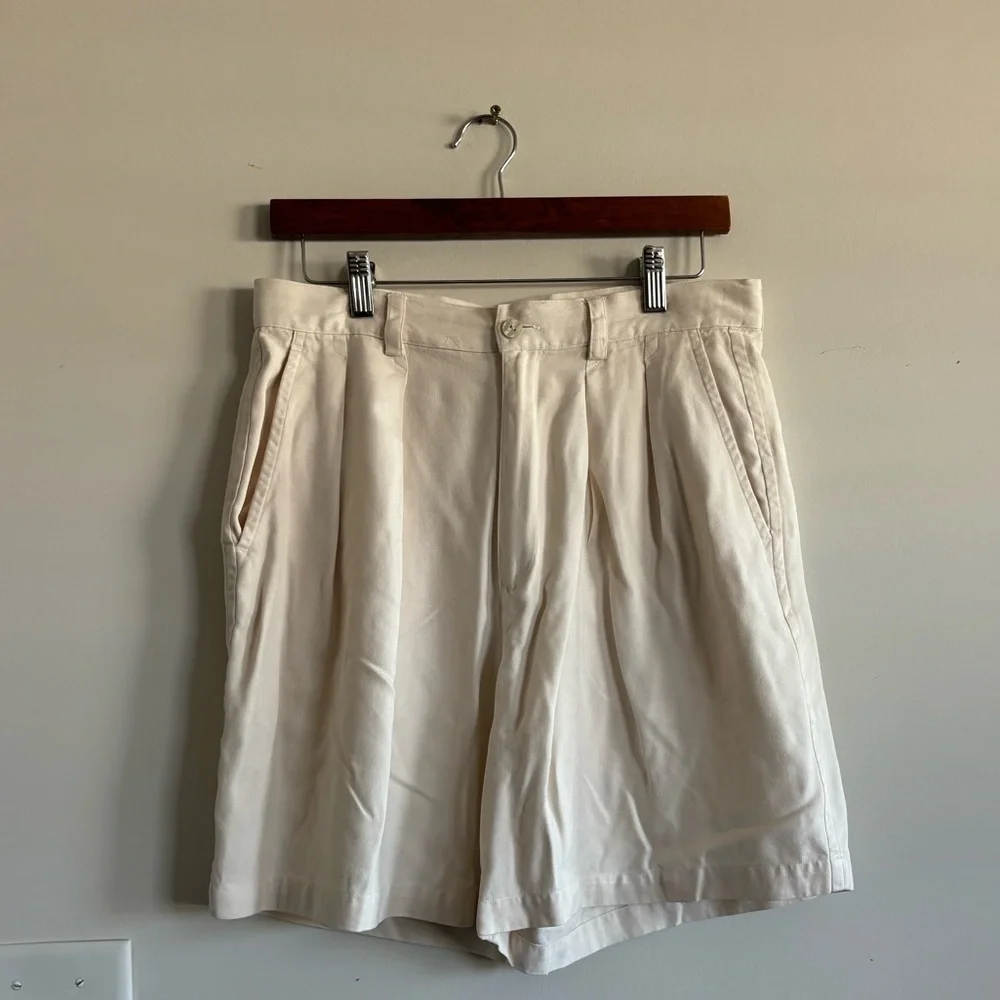 Tommy Bahama Bermuda shorts in color cream‎ size 12